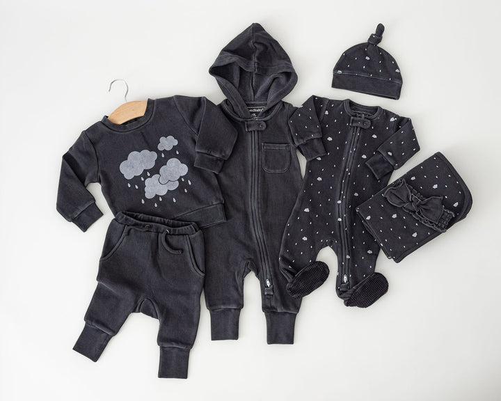 Child wearing Organic Cozy 2-Way Zipper Footie in Coal Clouds.