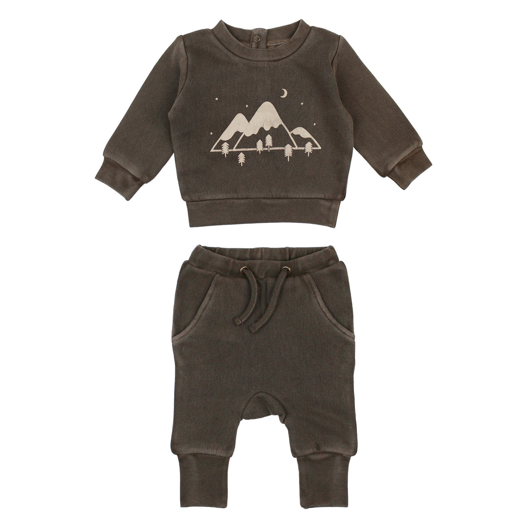 Organic Cozy Graphic Sweatshirt & Jogger Set in Bark Mountains.