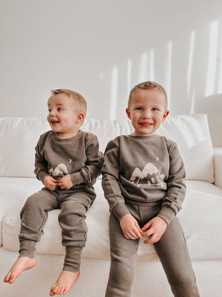 Child wearing Organic Cozy Graphic Sweatshirt & Jogger Set in Bark Mountains.