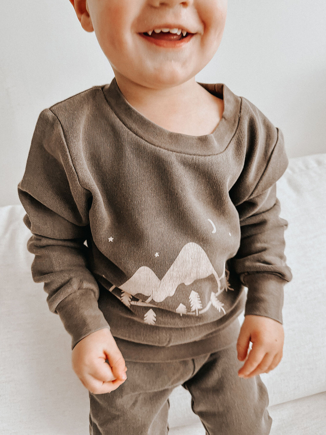 Child wearing Organic Cozy Graphic Sweatshirt & Jogger Set in Bark Mountains.