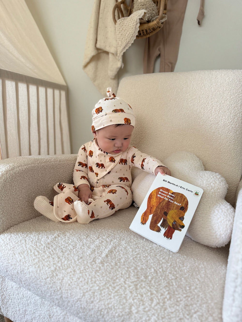 Child wearing Organic Knotted Hat in Brown Bear.